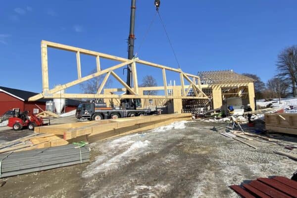 Landbruksbygg Innlandet AS bygger bærekraftige landbrukskontruksjoner med solid treverk og moderne teknologi, designet for å møte landbrukets behov i Innlandet-regionen.