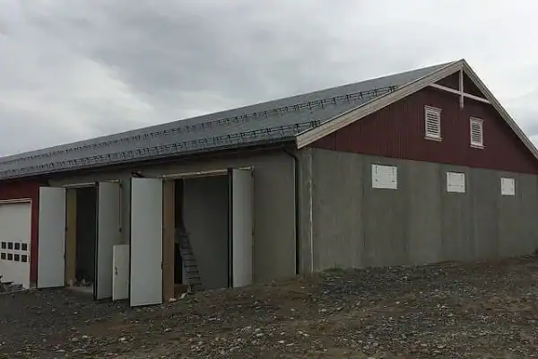 Landbruksbygg i Innlandet, skreddersydd for landbruk og driftsbehov, med solid konstruksjon og moderne design.
